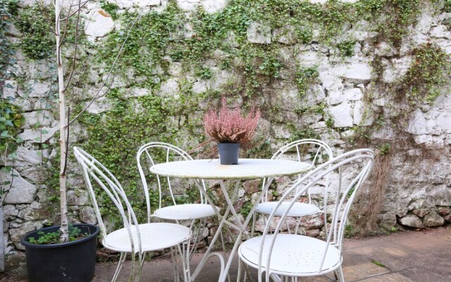 Elegant 2BD House in Colourful Cliftonwood