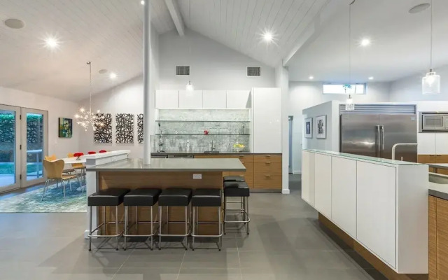 Tranquilo 3 Bedroom Home by RedAwning