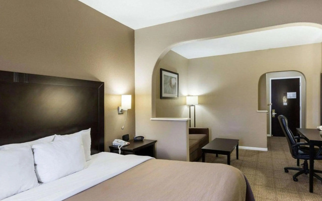 Quality Suites Houston NW Cy-Fair