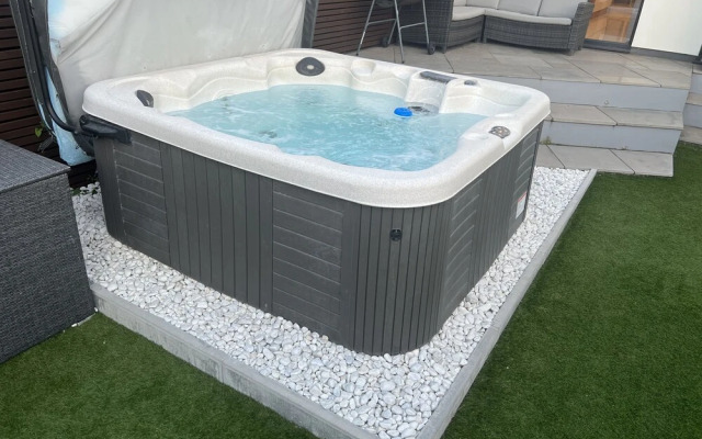 Broadway Beach Homes Airbnb With Hot tub