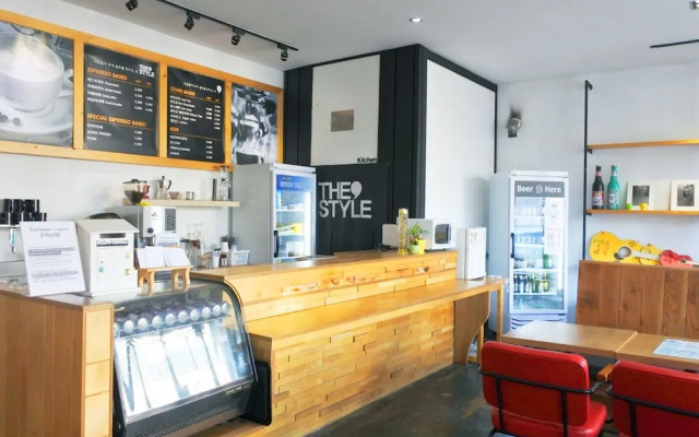 The Style Capsule Guesthouse - Hostel