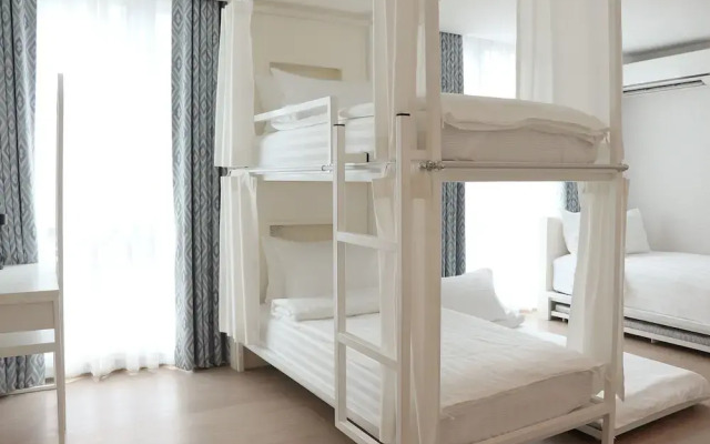 ResT Bangkok Poshtel