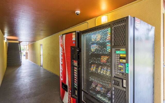 OYO Hotel Phenix City Central
