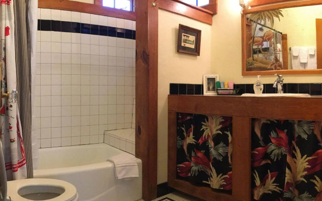 Hibiscus Coffee & Guesthouse