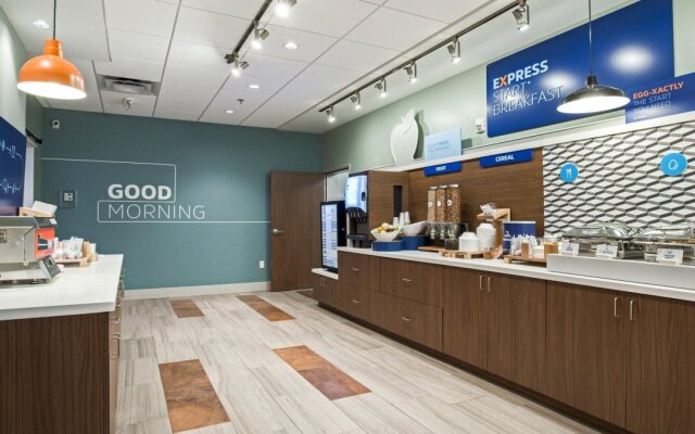 Holiday Inn Express & Suites Racine by IHG