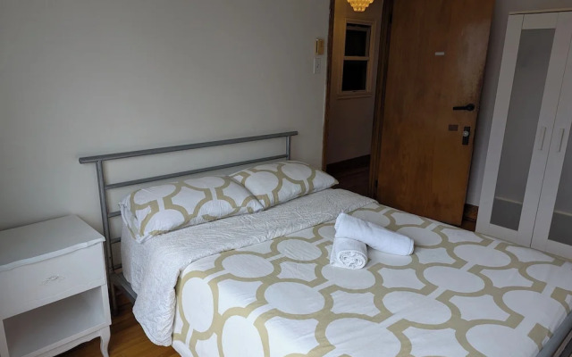 Apartment near Metro Monk Station