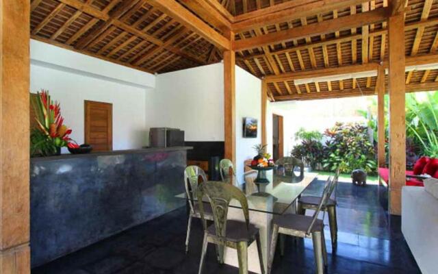 Villa Sebelah