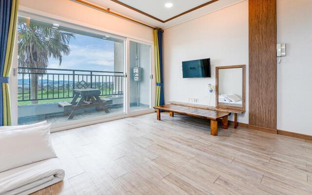 Seogwipo Dobitnarae Resort