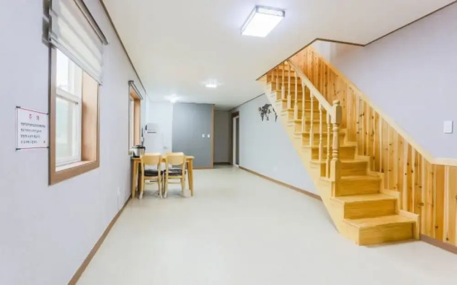 Gangneung Jeongdongjin Joyful Pension