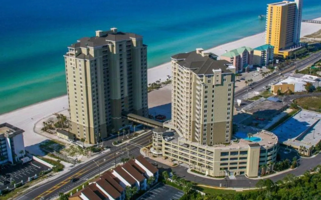 Grand Panama by Blueswell