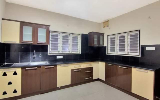 OYO 45 SilverKey Gachibowli