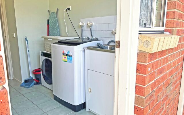 Ringwood 2BR Home