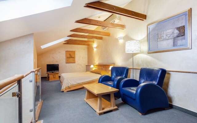 Atrium Suites