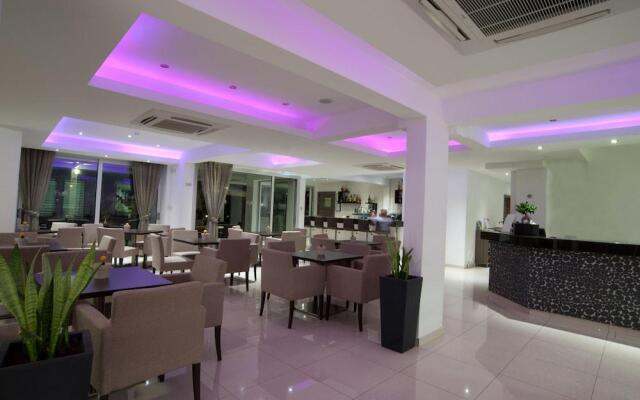 Frixos Suites Hotel Apts