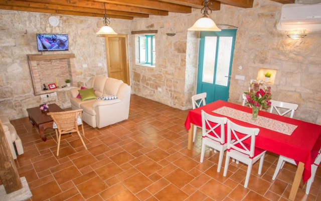 Roofed Villa in Istria With Private Pool