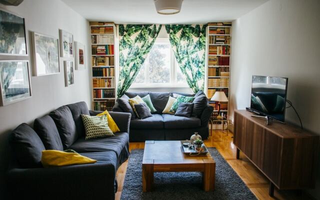 Cozy apt Within Walk Distance to Center and Beach