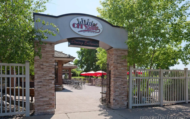 Country Inn & Suites by Radisson, Coon Rapids, MN