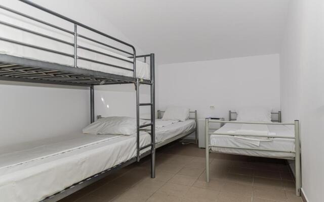 Hostel Ghimbav Airport