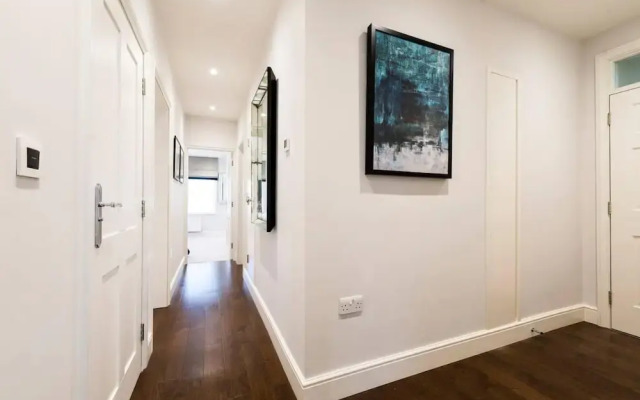 Light and Airy Central Three Bed Flat