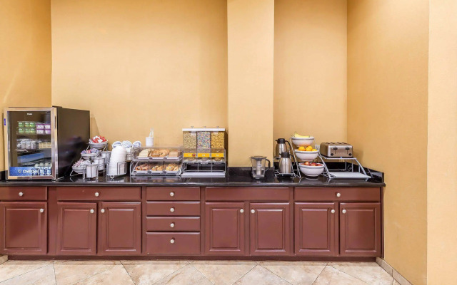 Comfort Suites Yukon - SW Oklahoma City