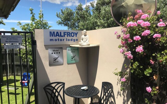 MALFROY motor lodge Rotorua - Accommodation and Mineral Pool