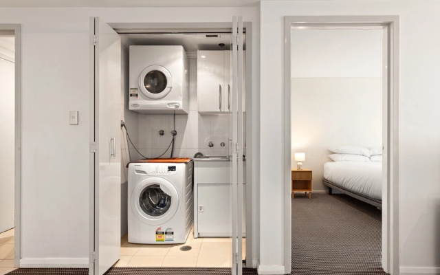 Inner-city Stay With Pool and Gym Access – Guest Rooms – Sydney