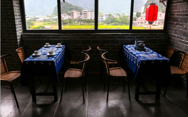 Fengguan Mountain Meilu Village Inn (Yangshuo Yulong River Scenic Area)