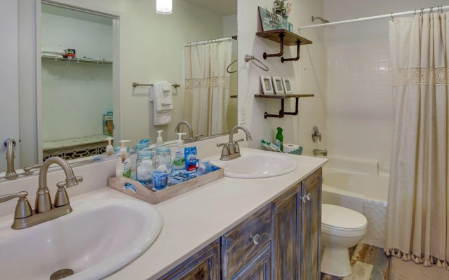 Patio, Fire Pit: Family-friendly Coachella Home!