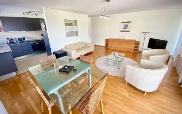 Modern, bright and spacious 3 bedrooms 2 bathrooms
