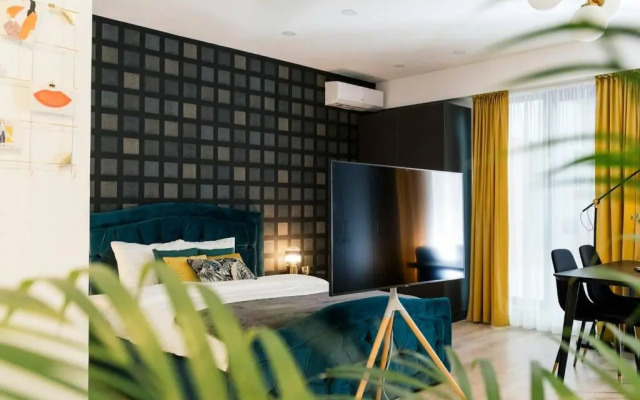 Glamour Dristor brand new Studio