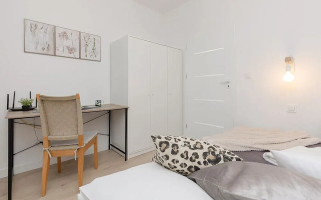 Piaseczno Modern Apartment by Renters