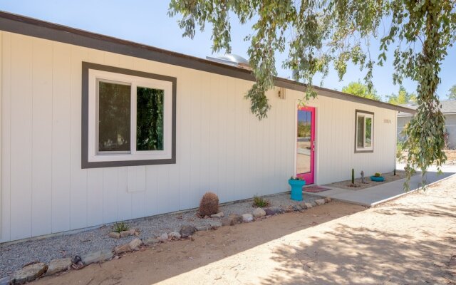 The Bright Side In Joshua Tree - Walking Distance To Downtown! 2 Bedroom Home by RedAwning
