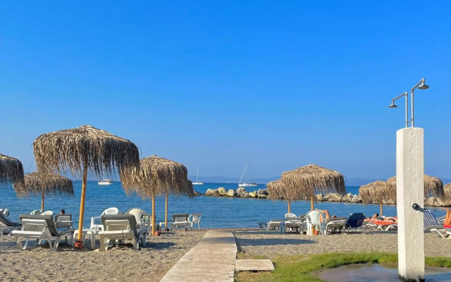 Theodorou Beach Hotel Apartments