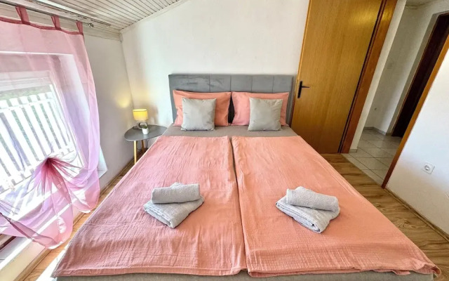 Apartment Lora 1