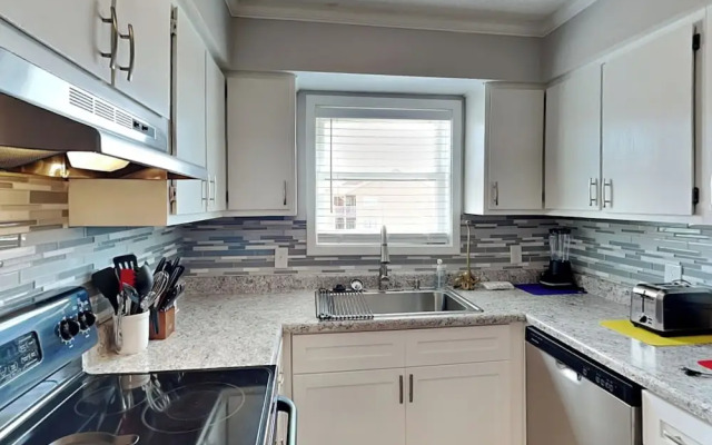 Tropical Winds by Carolina Retreats