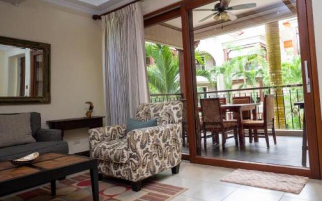 Luxury pool view beach access M16