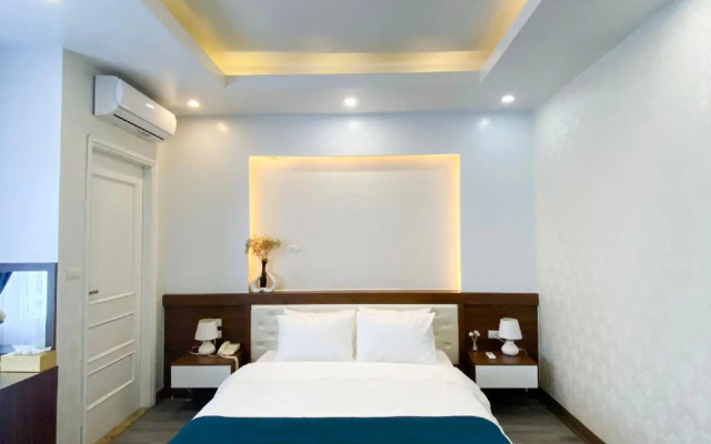 Sen Hotel My Dinh Song Da