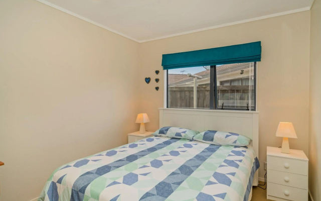 Kowhai Corner - Matarangi Holiday Home