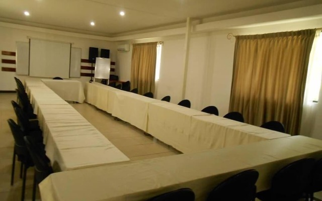 Maracas Inn