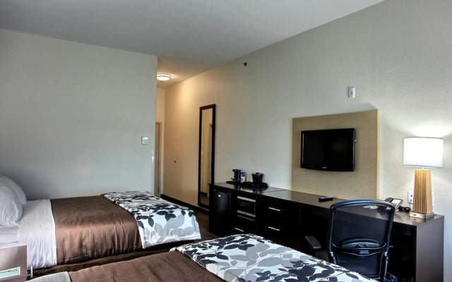Sleep Inn & Suites Center