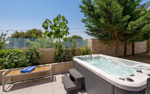Awesome Home in Rab With Jacuzzi, Wifi and 1 Bedrooms