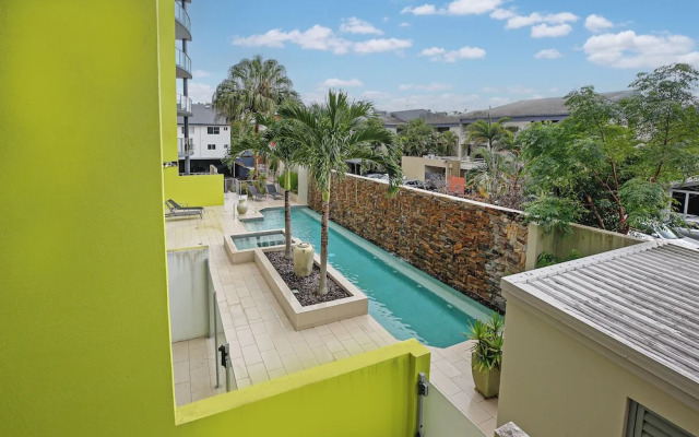 Luxury Cairns Stay with Pool and BBQ