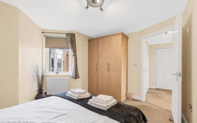 Reading Town Centre River View Serviced Apartments