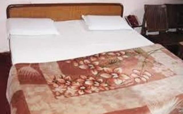 Hotel Moti Mahal by MTMC Rooms