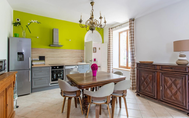 Tranquil holiday home in Cébazan with private pool