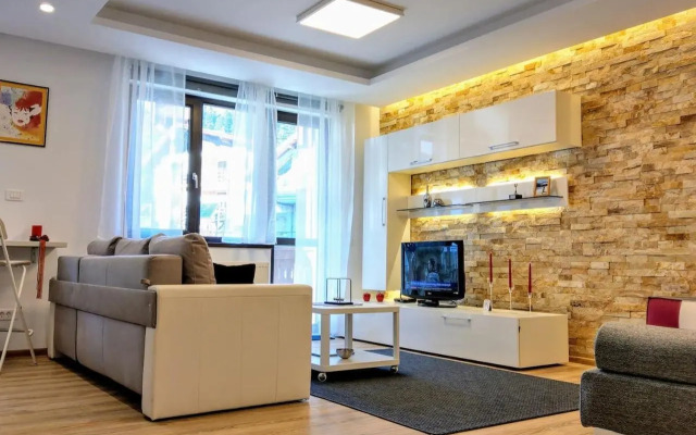 Studio 10