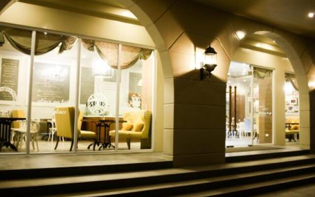 Hotel Carlito Tagaytay