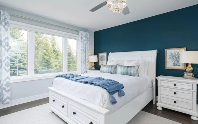 Exceptional 3 BDRM Townhome - 4 Seasons Rental