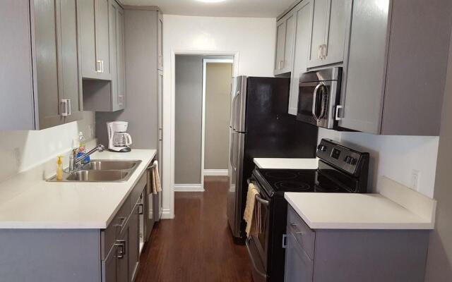 Fully Renovated 1 min. to Melrose Ave.