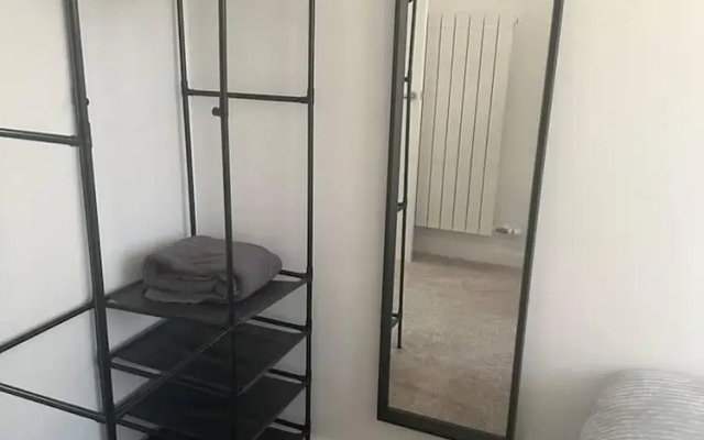 Beautiful 2 Bed Penthouse With Balcony Views Ldn